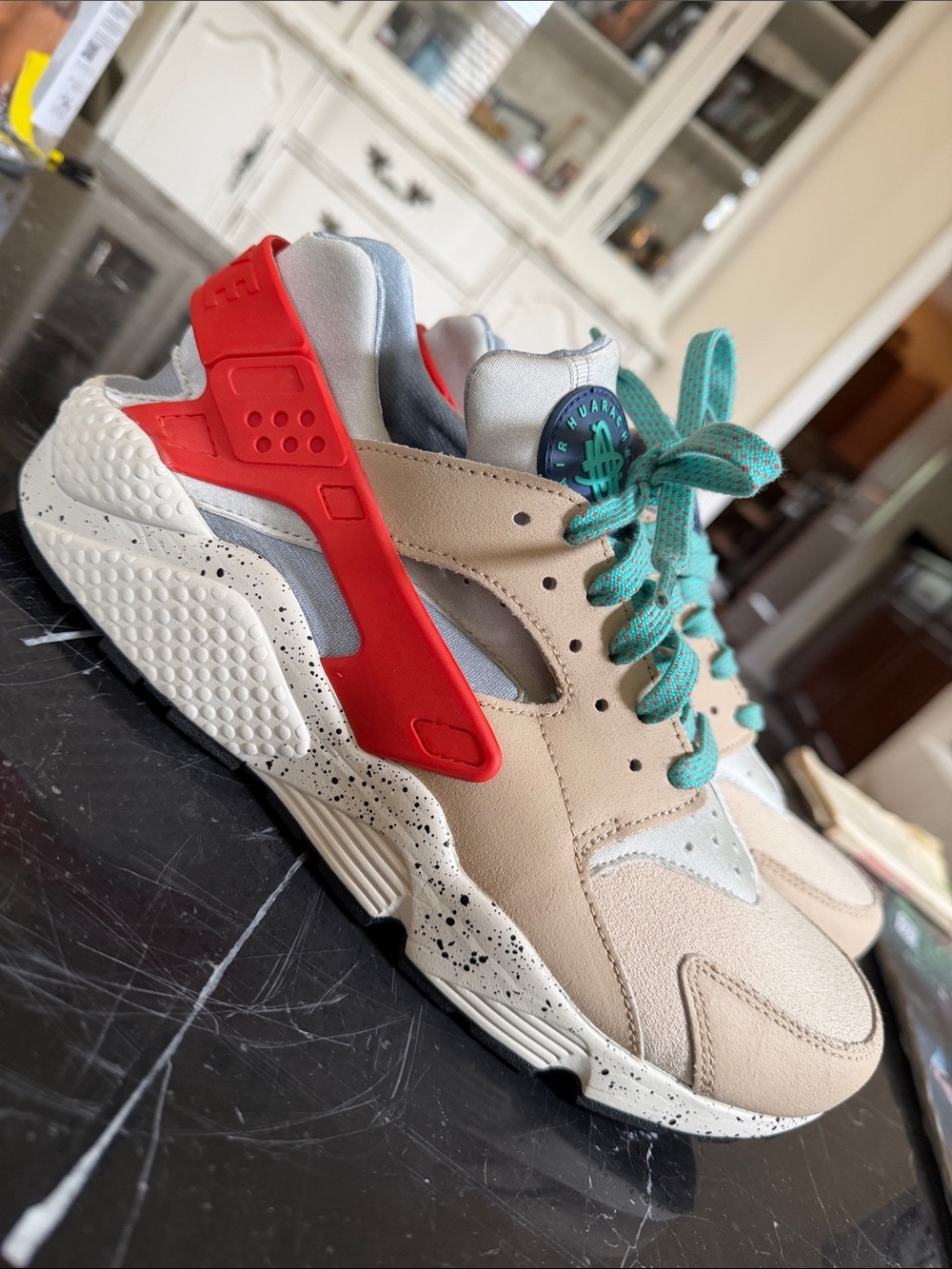 Nike Air Huarache Style Desert Ore Jade Neutral Cream Sneakers Never Worn